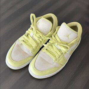 Nike Air Jordan 1 Low Limelight Size 9.5